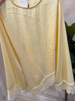 Top dentelle jaune
