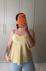 Top dentelle jaune